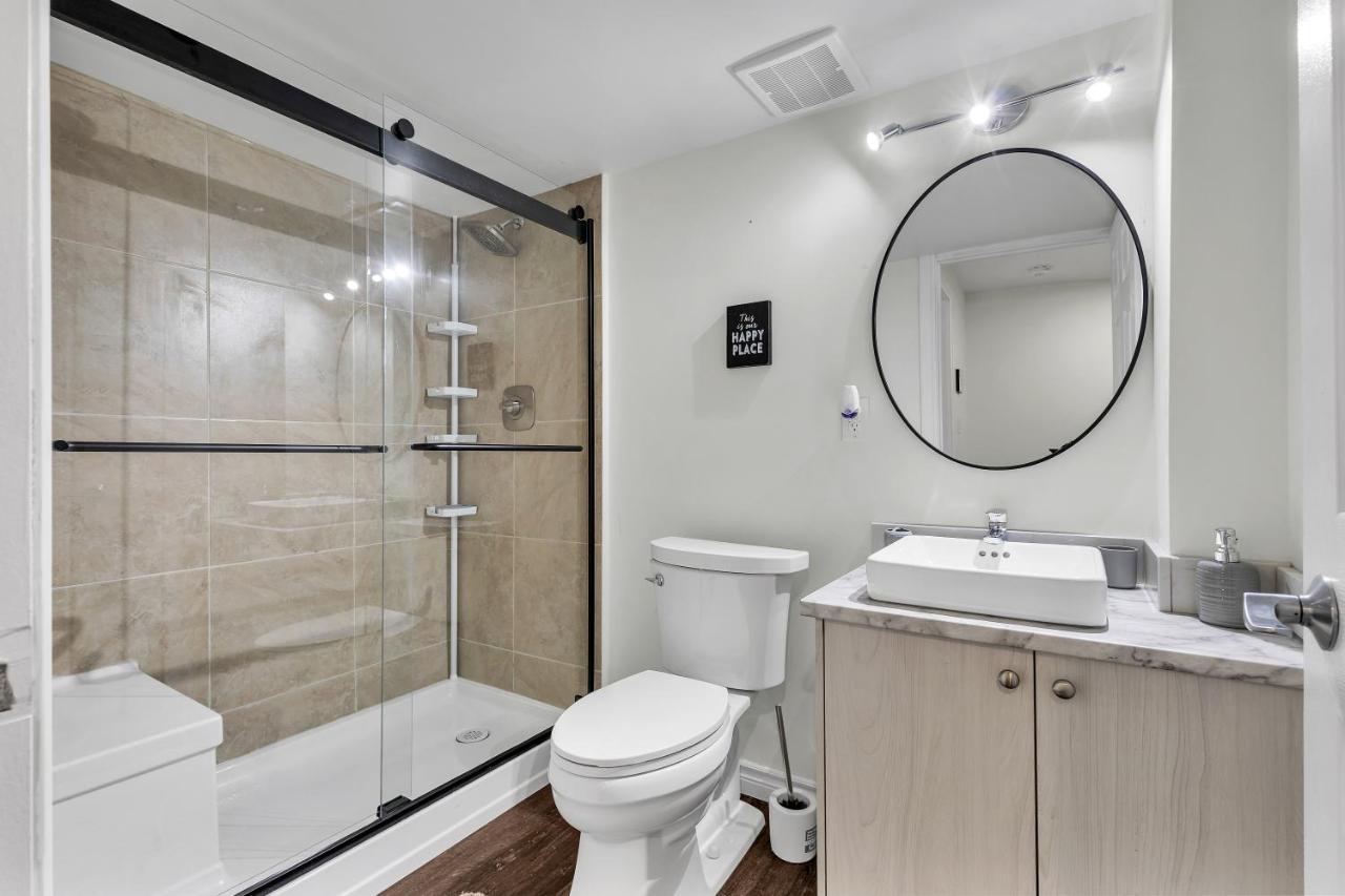 Modern 1 Bedroom + Den In Cambridge Bagian luar foto