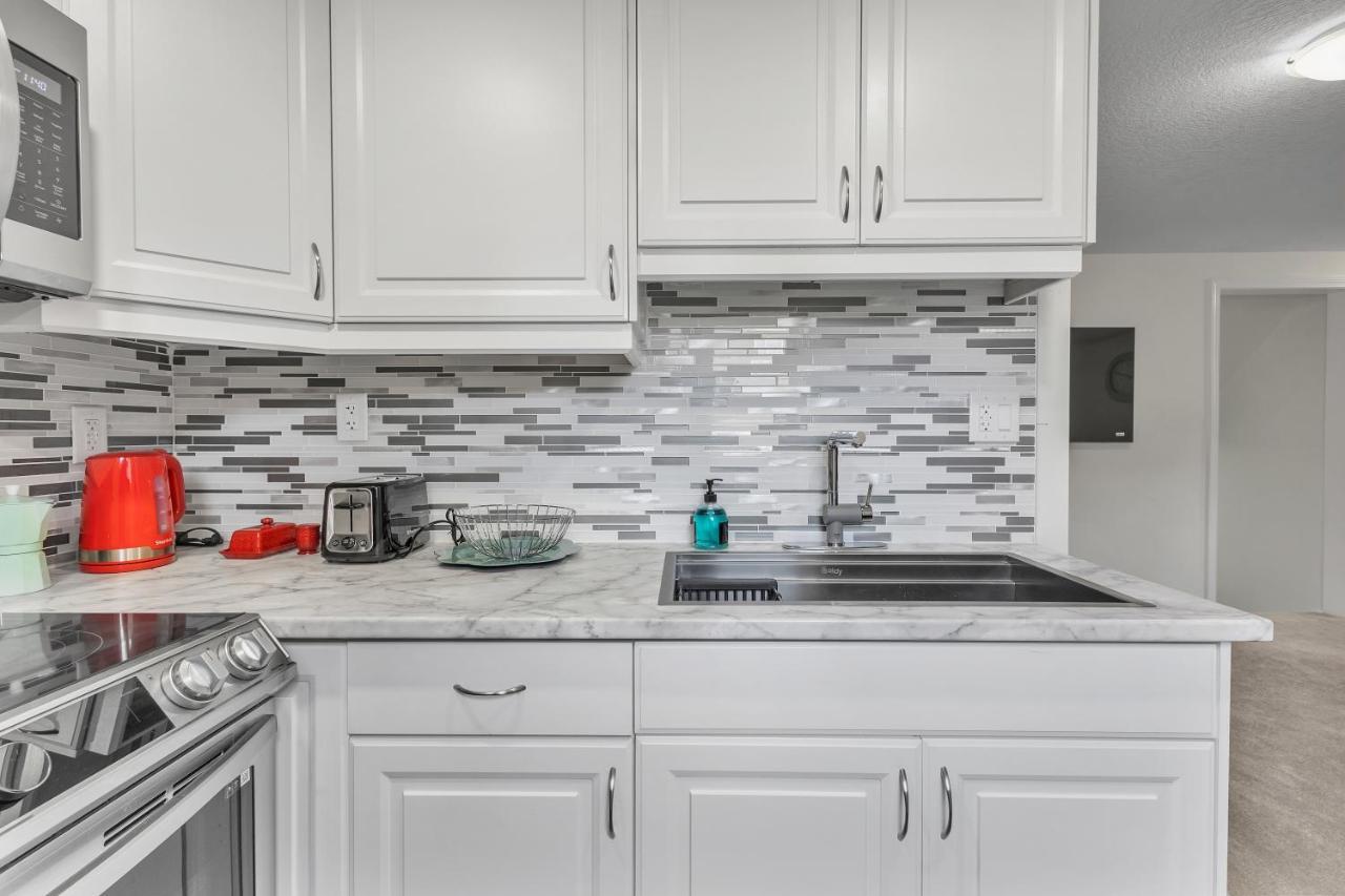 Modern 1 Bedroom + Den In Cambridge Bagian luar foto
