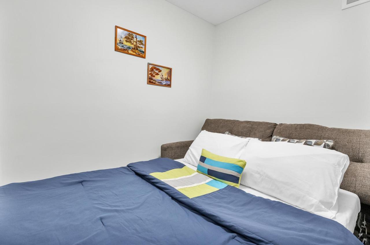 Modern 1 Bedroom + Den In Cambridge Bagian luar foto