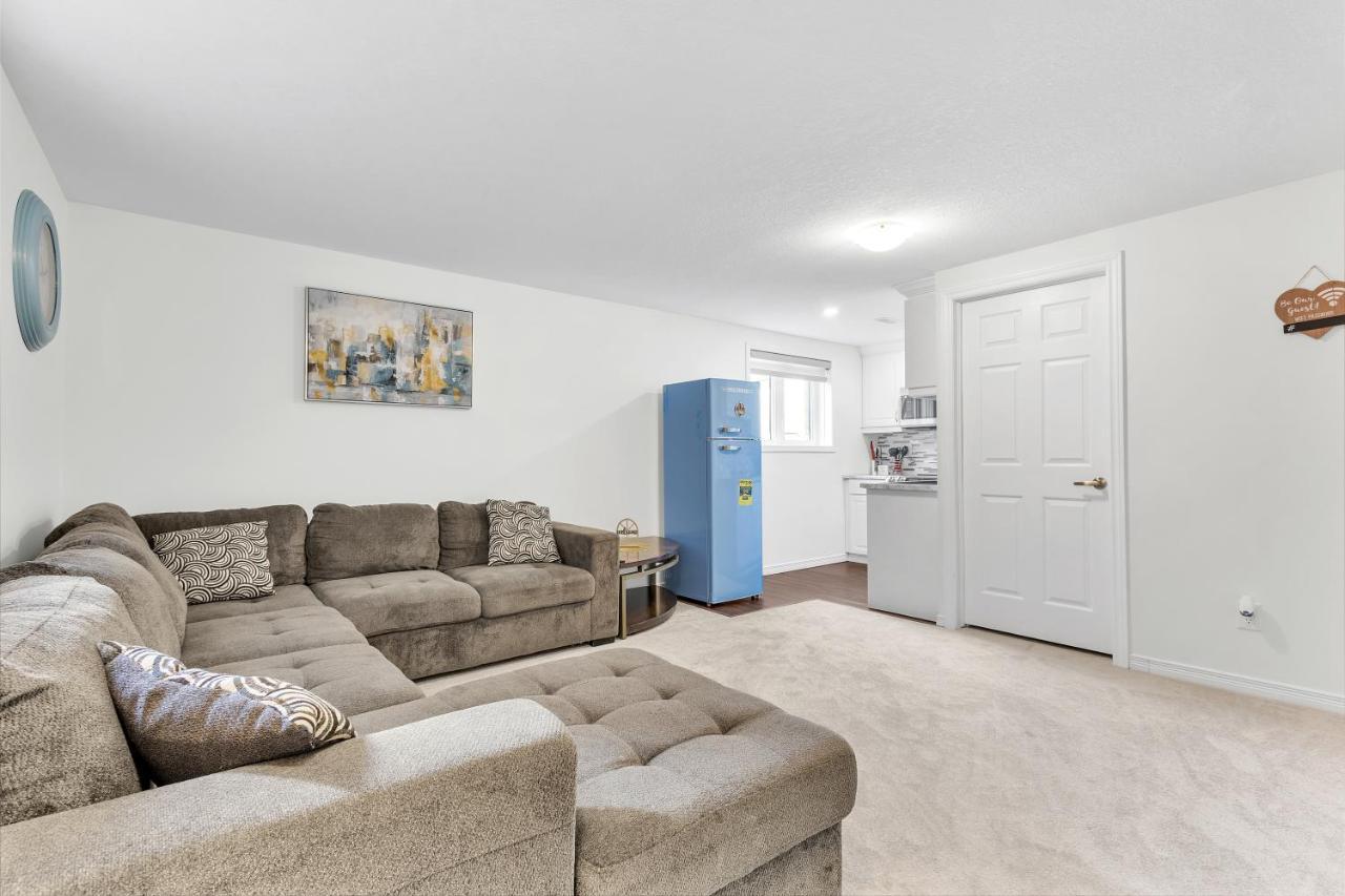 Modern 1 Bedroom + Den In Cambridge Bagian luar foto
