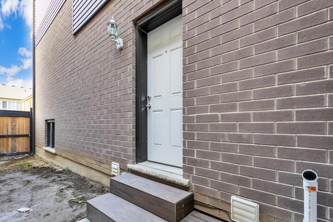 Modern 1 Bedroom + Den In Cambridge Bagian luar foto