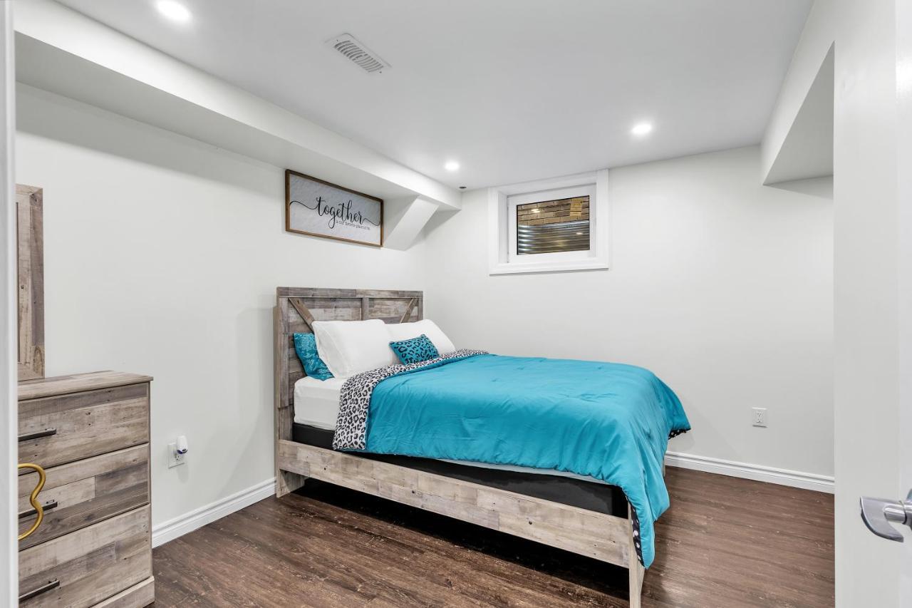 Modern 1 Bedroom + Den In Cambridge Bagian luar foto