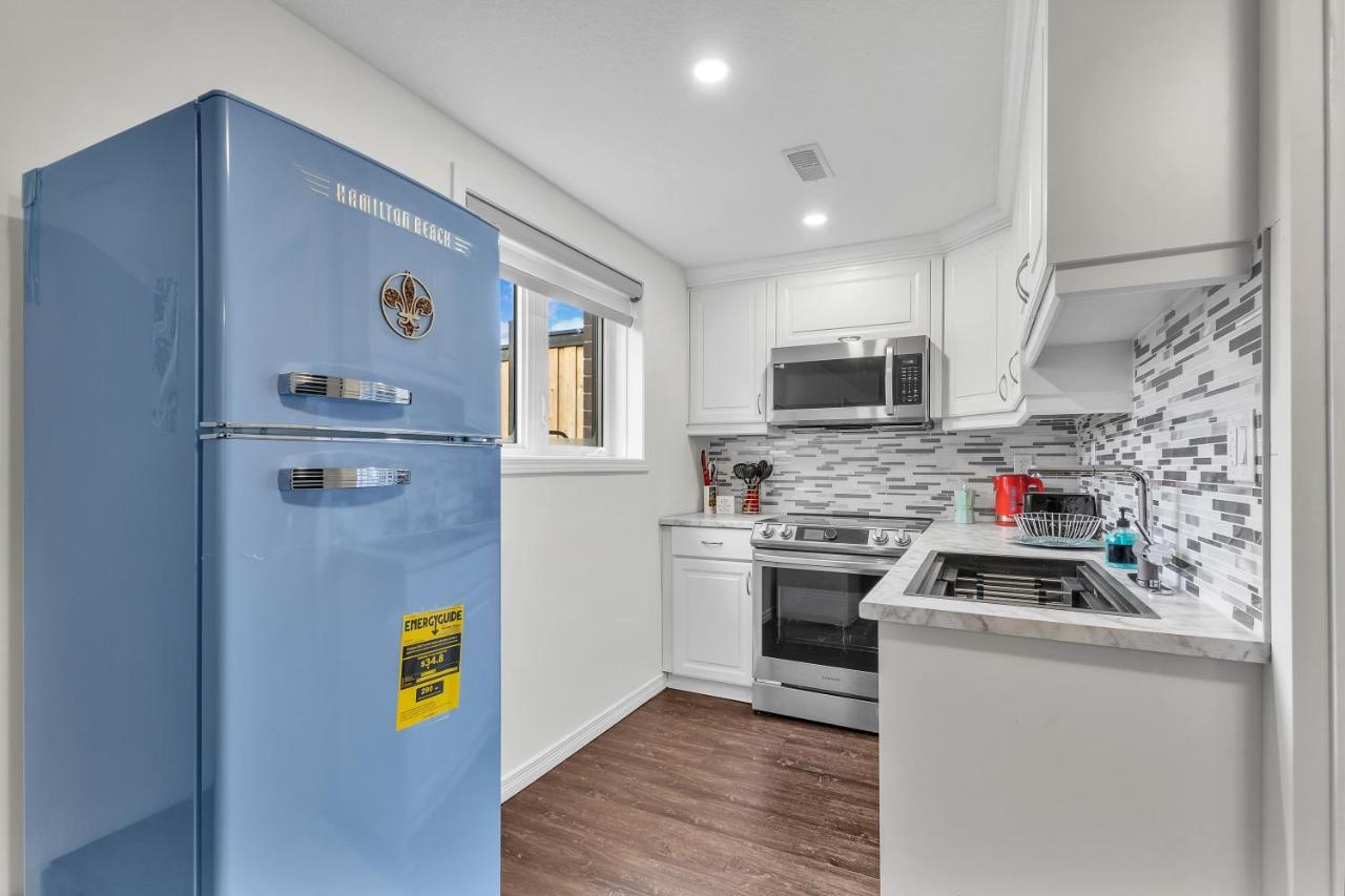 Modern 1 Bedroom + Den In Cambridge Bagian luar foto