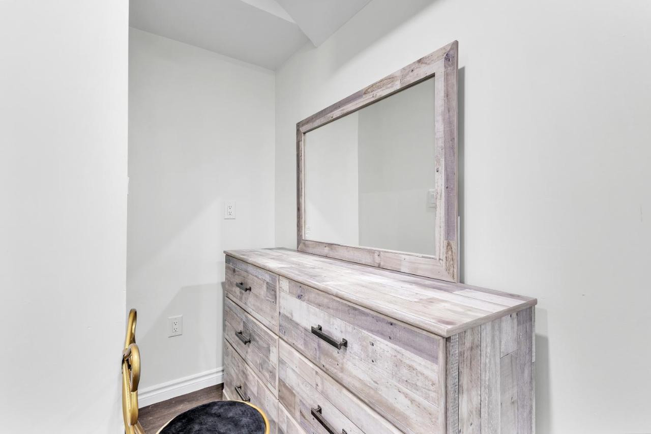 Modern 1 Bedroom + Den In Cambridge Bagian luar foto