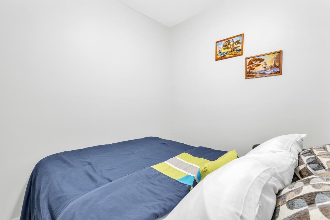 Modern 1 Bedroom + Den In Cambridge Bagian luar foto