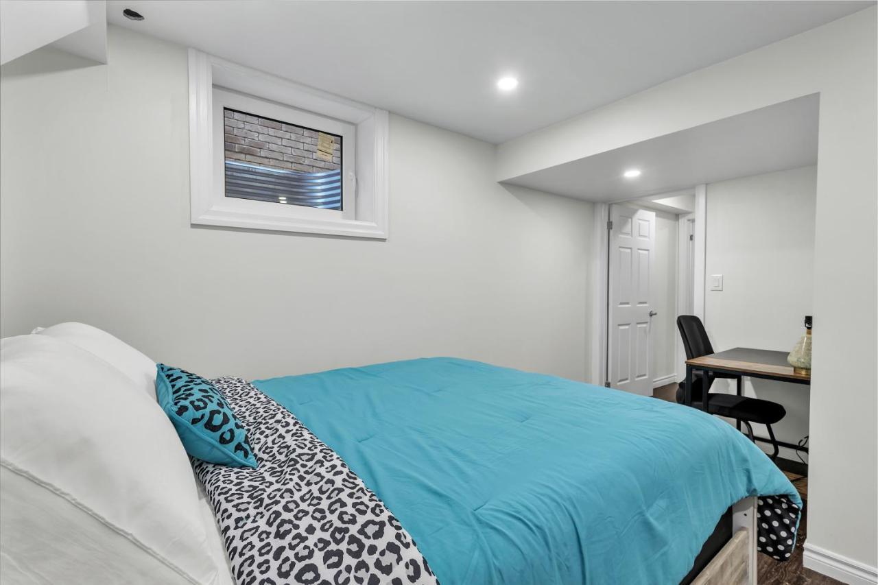Modern 1 Bedroom + Den In Cambridge Bagian luar foto